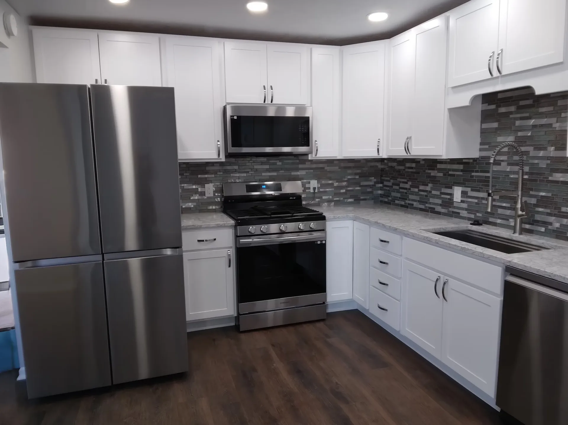 Best Flooring for Salina, Kansas Weather: A Buyer's Guide